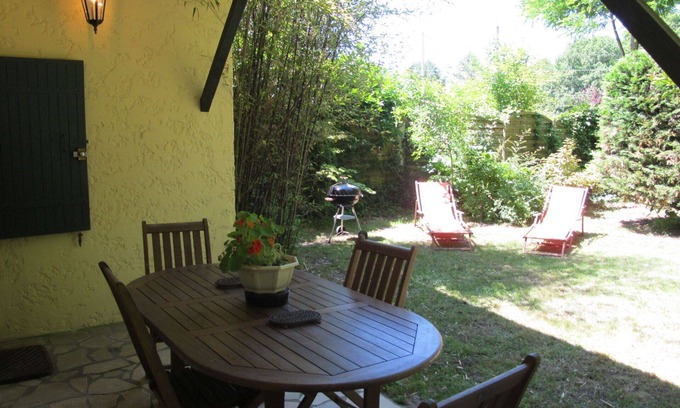 Queyrac House | Stunning private villa for 4 people with TV, terrace and pets allowed