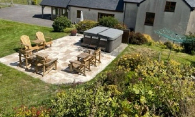 Denbigh House | Stunning private villa for 6 guests with TV, patio, panoramic view and parking