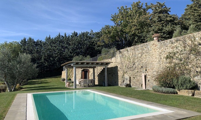 Cortona Villa | Stunning private villa for 8 guests with WIFI, A/C, private pool, TV, veranda and panoramic view