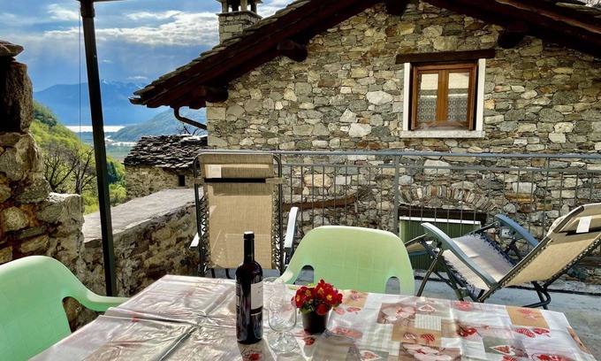 Verceia House | Stunning private villa for 3 people with WIFI, TV, terrace and pets allowed