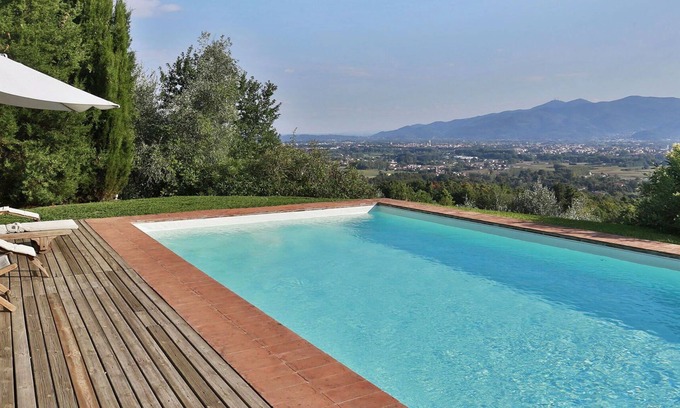 Lucca Villa | Stunning private villa with private pool, WIFI, A/C, TV, veranda and panoramic view, close to Lu.