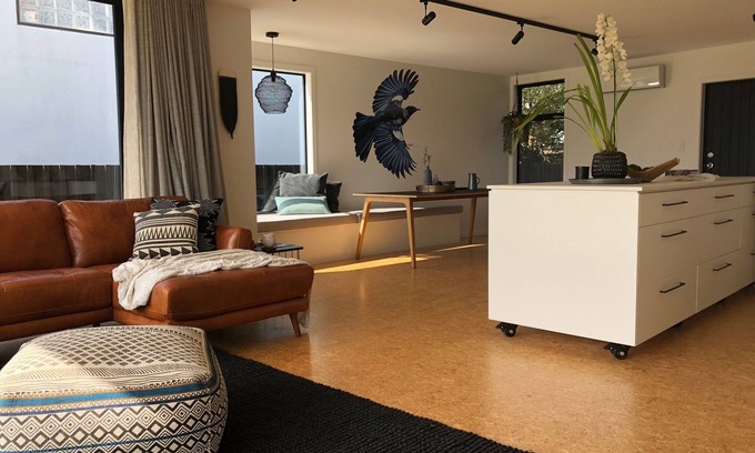 Omanu House | Stunning property close to beach, views to Mount, spa and all the mod cons.