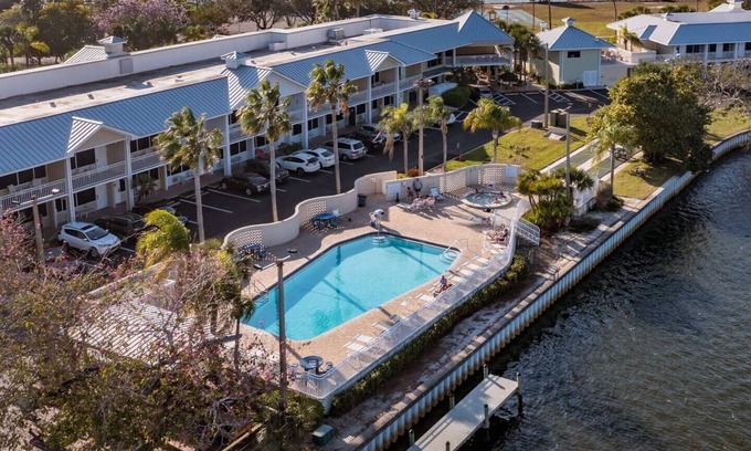 Ruskin House | Stunning Resort Like Townhome w/Pool, Beach, Bar!