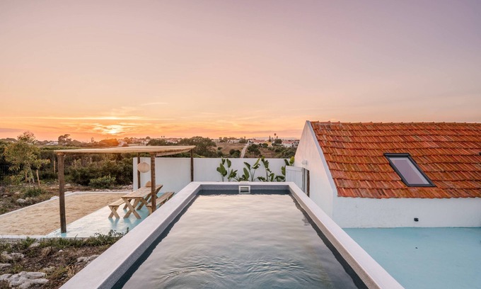 Azoia Villa | Stunning Retreat w/pool in Azoia - Casa da Serra 1