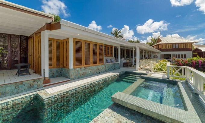 Bagatelle Terrace House | Stunning Retreat with Pool and Sunset Views - Northlight (3 bed)