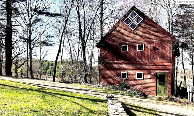Rhinebeck House | Stunning Rhinebeck 1 Bd w Loft Dutch Style Barn