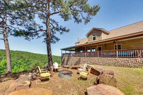 Centerville House | Stunning River Views Pet-Friendly Home in London!