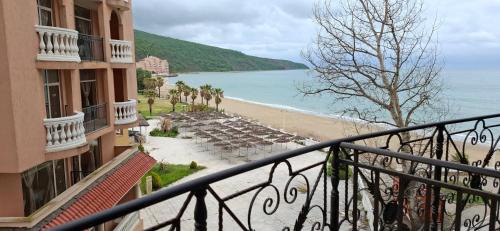 Elenite Apartment | Stunning Sea View Studio in Andalucia Beach Hotel by Flat Mаnager