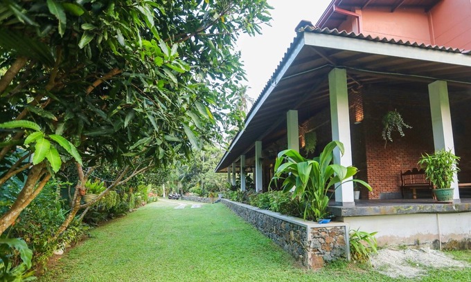 Thiranagama Villa | Stunning Serenity villa with a view of a rice field and dreamy sunsets