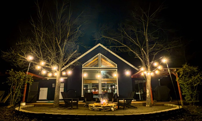 Midpines House | Stunning Sierra Views, 35 min to Yosemite, Pickleball Court, EV Charging