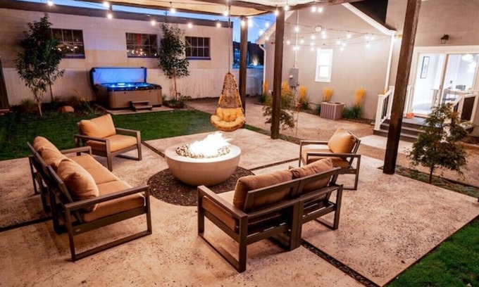 South Salt Lake House | Stunning SLC House w/Hot Tub and Fire Pit!nn