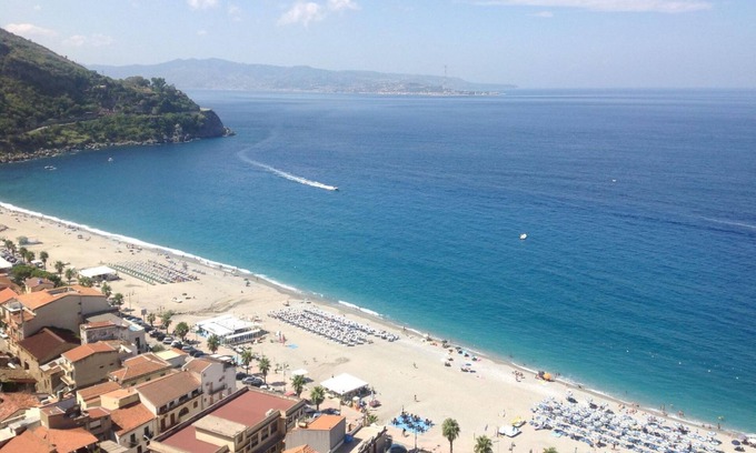Pizzo Apartment | Stunning Studio holiday apartment for 3 on resort, close to beach with 2 pools
