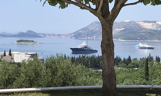 Cavtat Apartment | Stunning sunset apartment by the beach and pools !