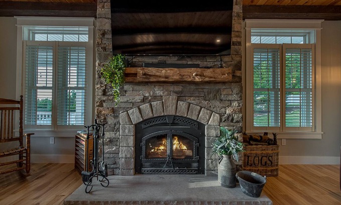Laconia House | Stunning Sunsets! Luxury 5bd/4bath, hot tub & fire pit near Lake Winni, Gunstock