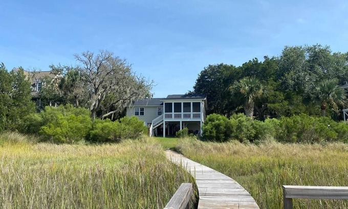 Edisto Island House | Stunning Sunsets;Private Dock; Expansive Marsh & Creek Views; Minutes to Beach Access; WiFi