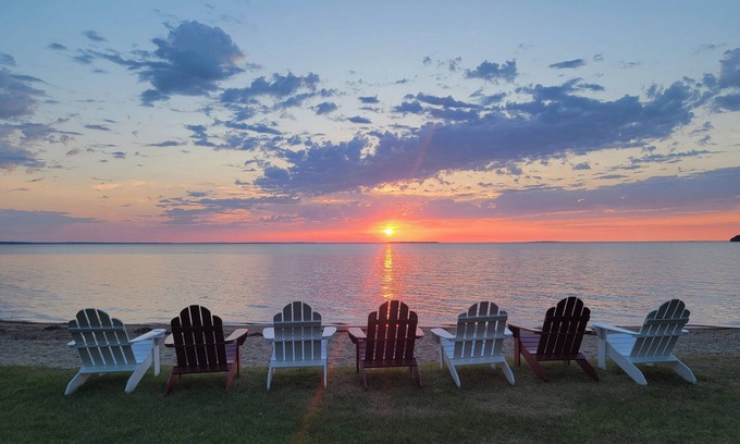 Longville House | Stunning Sunsets, Sandy Beach & Big Yard! LEECH LAKE Near Chippewa Forest Trails