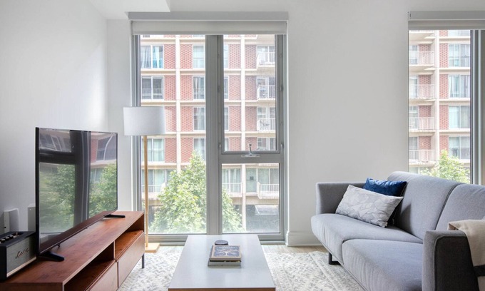 Capitol Hill Apartment | Stunning SW Waterfront Jr 1BR w/Rooftop Pool, Gym & W/D, by Blueground