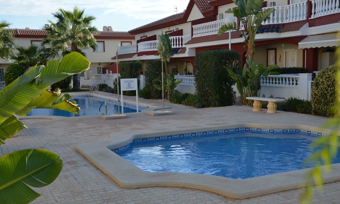 Quesada House | Stunning Townhouse with Shared Communal Pool
