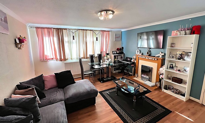 Cribbs Causeway Apartment | Stunning Two Bedroom Apartment In Bristol
