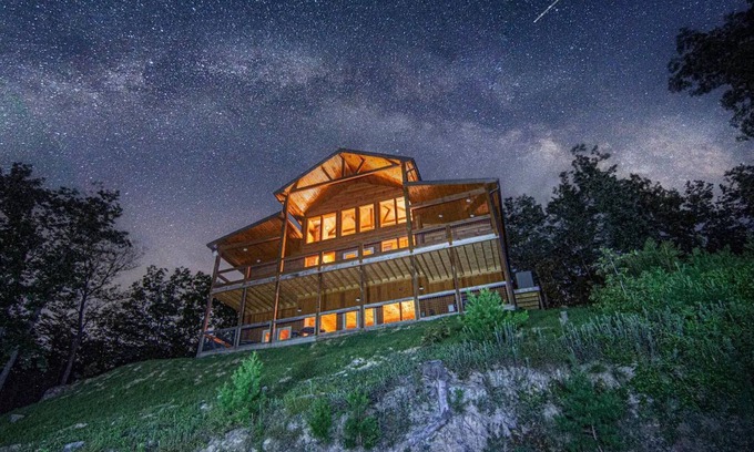 Sevierville House | Stunning Views, 5 BD, Indoor Heated Pool, Hot Tub