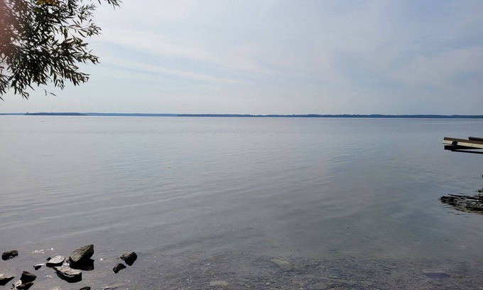 Howe Island House | Stunning views, cottage charm and modern luxury converge in the 1000 Islands!