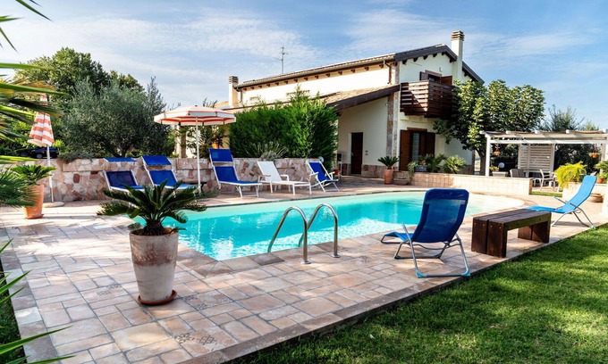 Citta Sant'Angelo House | Stunning villa for 5 people with A/C, pool, WIFI, TV and patio