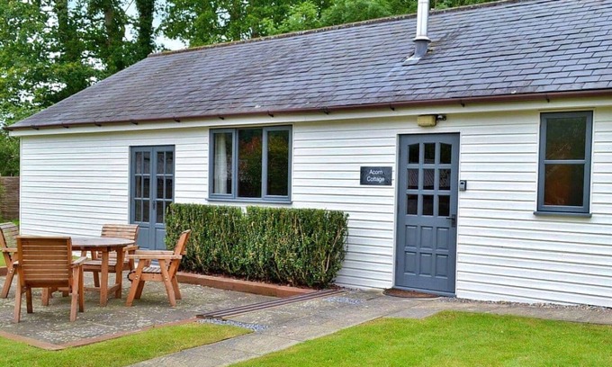 Liverton House | Stunning villa for 4 guests with hot tub, pool, WIFI and parking