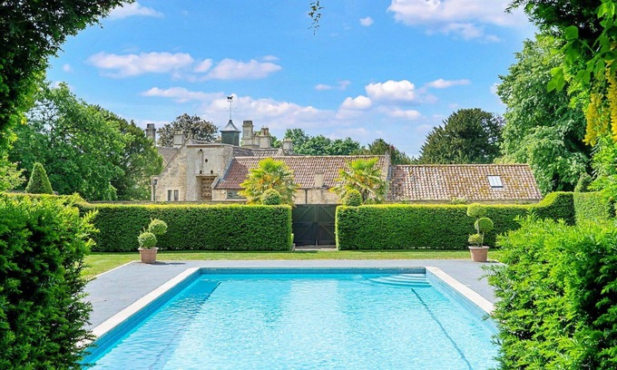 Tormarton House | Stunning villa for 16 guests with pool, WIFI