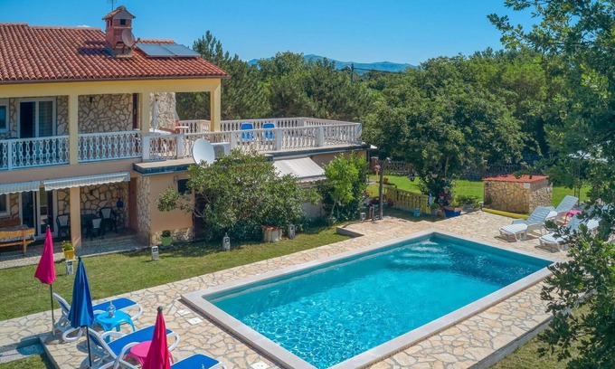 Marceljani House | Stunning villa for 12 guests with private pool, WIFI, A/C, TV, terrace and parking