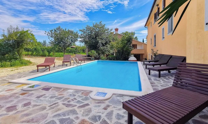 Laginji House | Stunning villa for 12 guests with private pool, A/C, WIFI, TV, terrace, pets allowed and parking