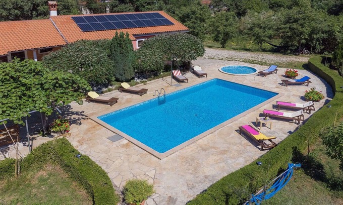 Laginji House | Stunning villa for 15 guests with private pool, WIFI, A/C, TV, patio, pets allowed and parking