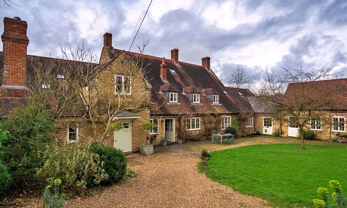 Wincanton House | Stunning villa for 16 people with WIFI, terrace and pets allowed