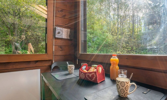 Les Bossons House | Stunning villa for 2 guests with WIFI, TV, balcony, pets allowed and parking