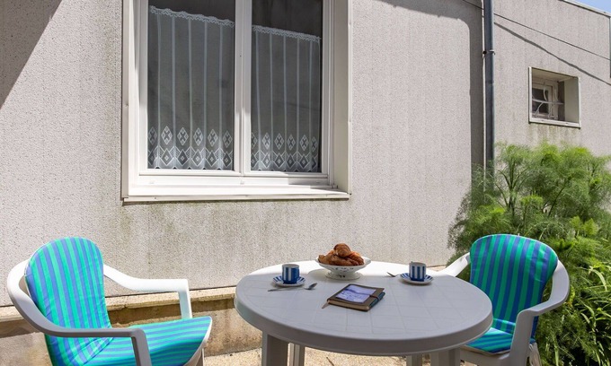 Cleder House | Stunning villa for 2 guests with TV and patio