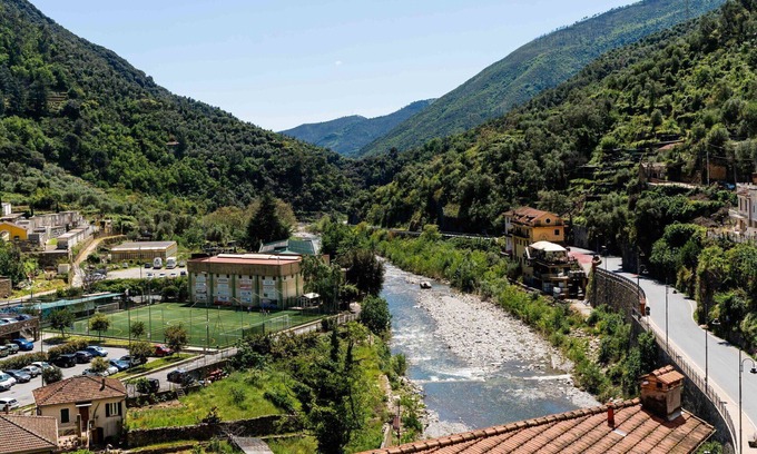 Badalucco House | Stunning villa for 3 guests with terrace and parking