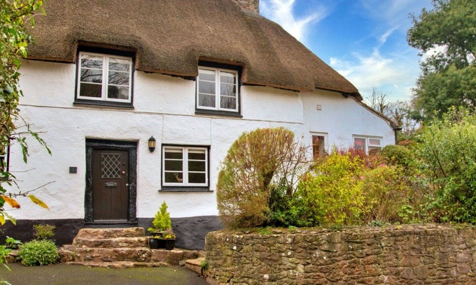 Alcombe House | Stunning villa for 4 people with WIFI, TV and pets allowed