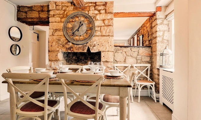 Rodborough House | Stunning villa for 4 guests with WIFI and pets allowed