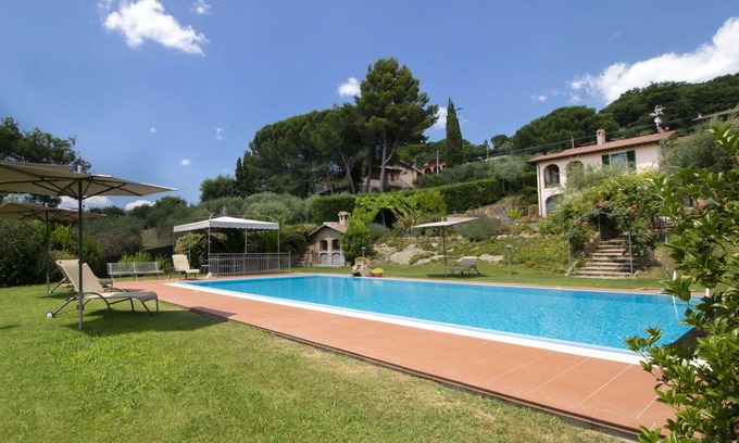 Magione Villa | Stunning villa for 4 guests with A/C, private pool, WIFI, hot tub, TV and patio