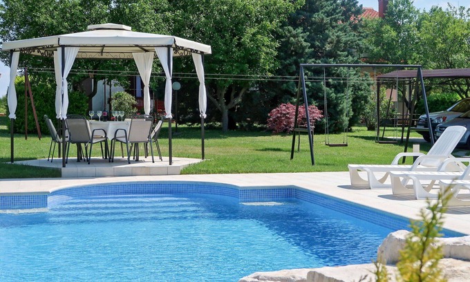 Gondolici House | Stunning villa for 6 people with private pool, WIFI, A/C, TV, patio and parking