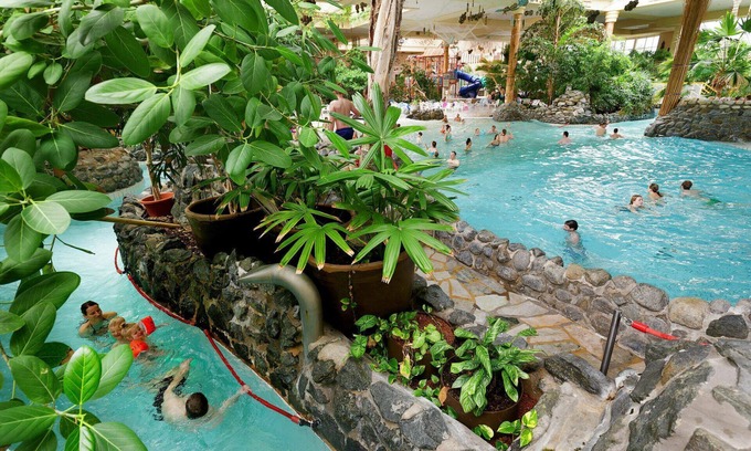 Medebach House | Stunning villa for 8 people with pool, hot tub, WIFI, TV, terrace and parking