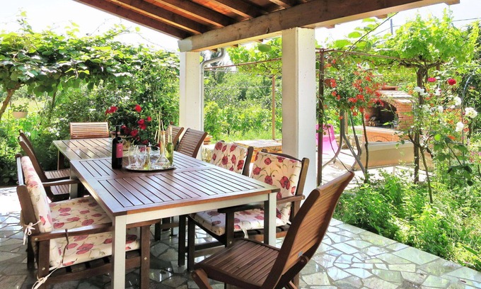 Paradiz House | Stunning villa for 8 people with WIFI, A/C, private pool, TV, terrace and parking