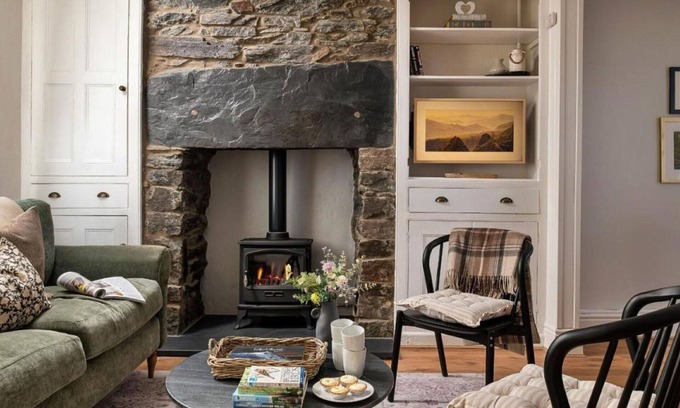 Rhiwbryfdir House | Stunning villa for 6 guests with WIFI, terrace and pets allowed