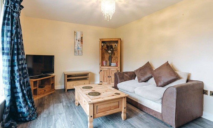 Eaton Mascott House | Stunning villa for 4 people with WIFI, TV and pets allowed