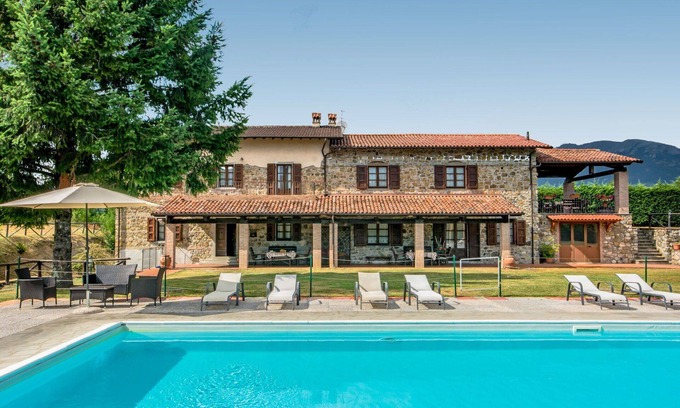 Camporgiano Villa | Stunning villa for 8 guests with private pool, WIFI, TV and pets allowed