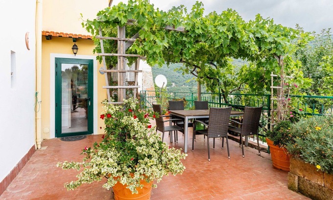 Castellaro House | Stunning villa for 6 guests with WIFI, TV and terrace