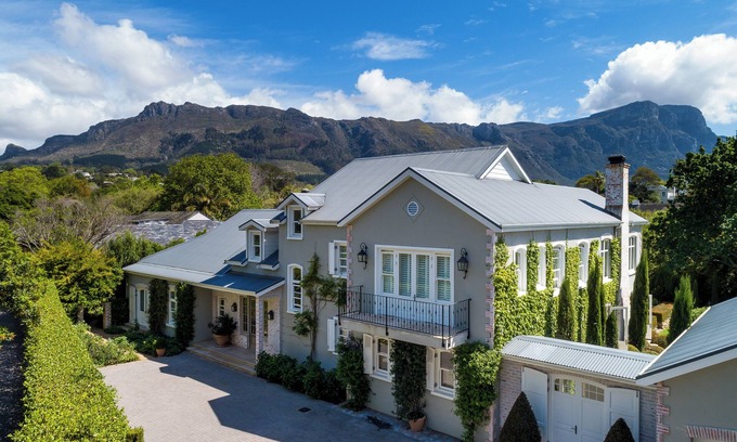 Constantia Villa | Stunning villa with mountain views and pool in Constantia