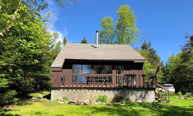 Tors Cove Cabin | Stunning Water View ✨ Alcove Chalet On A Pond