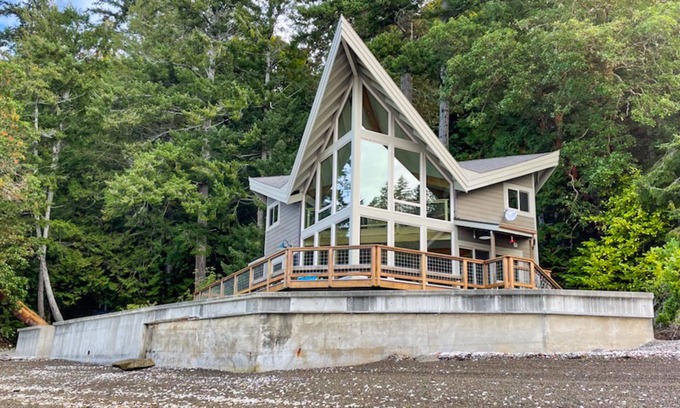 Matlock House | Stunning waterfront property with private beach, amazing views, and huge loft