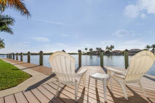 Burnt Store Villa | STUNNING Waterfront Villa with Infinity Pool, Spa, Preserve Views Casa del Sol - Roelens
