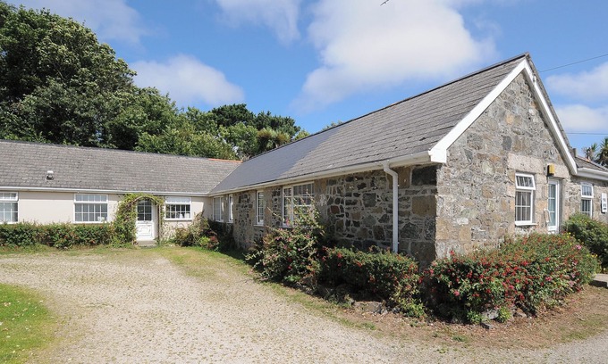Mullion Cottage | STY COTTAGE, pet friendly, country holiday cottage in Mullion